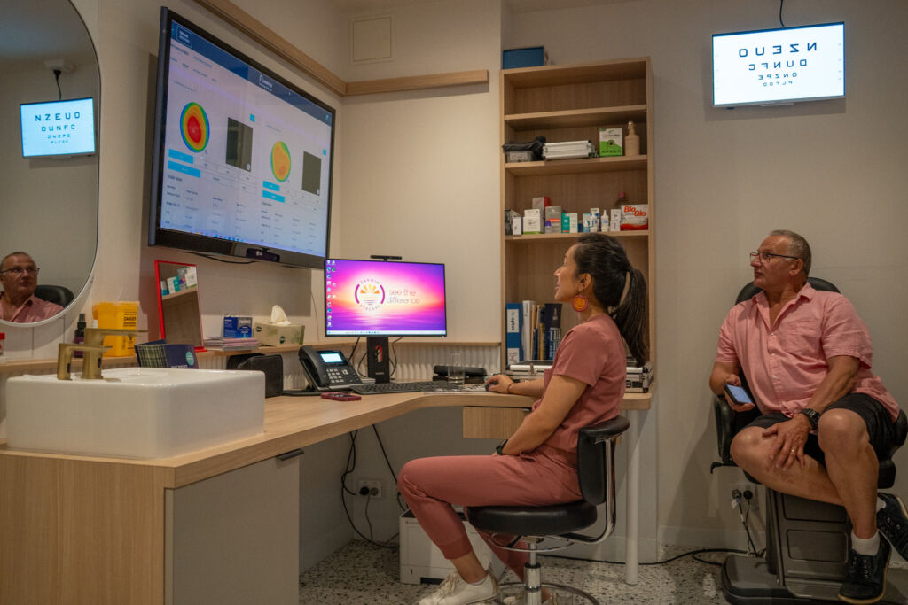 Optometrist Lien Trinh conducting eye test in Darwin